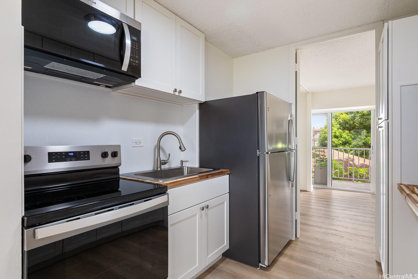 Westview Plaza condo # 302, Honolulu, Hawaii - photo 2 of 16