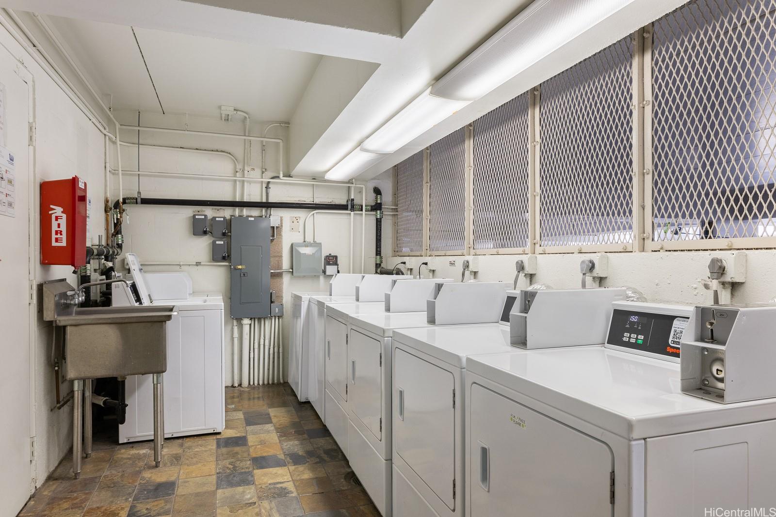 Westview Plaza condo # 302, Honolulu, Hawaii - photo 13 of 16