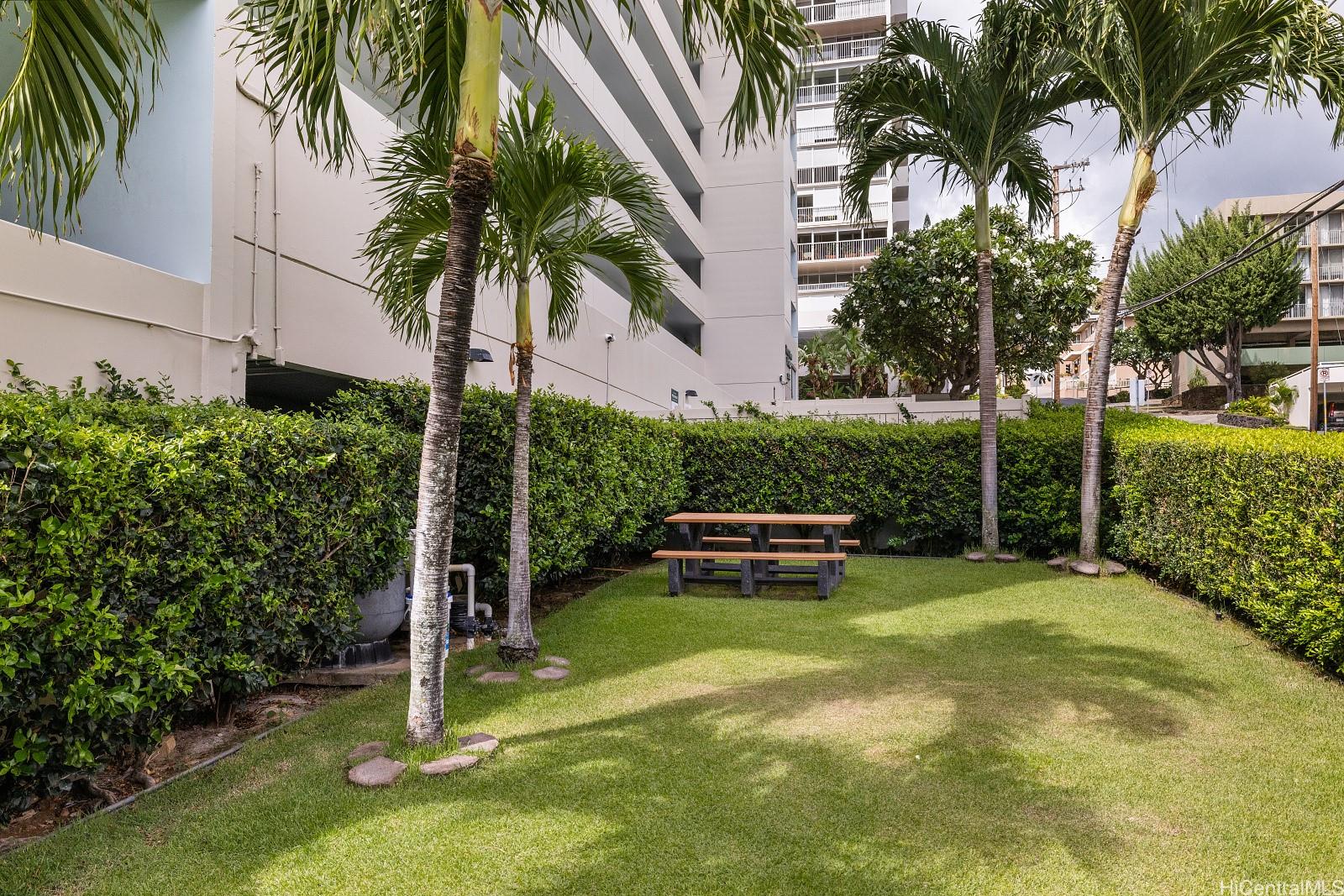 Westview Plaza condo # 302, Honolulu, Hawaii - photo 17 of 19