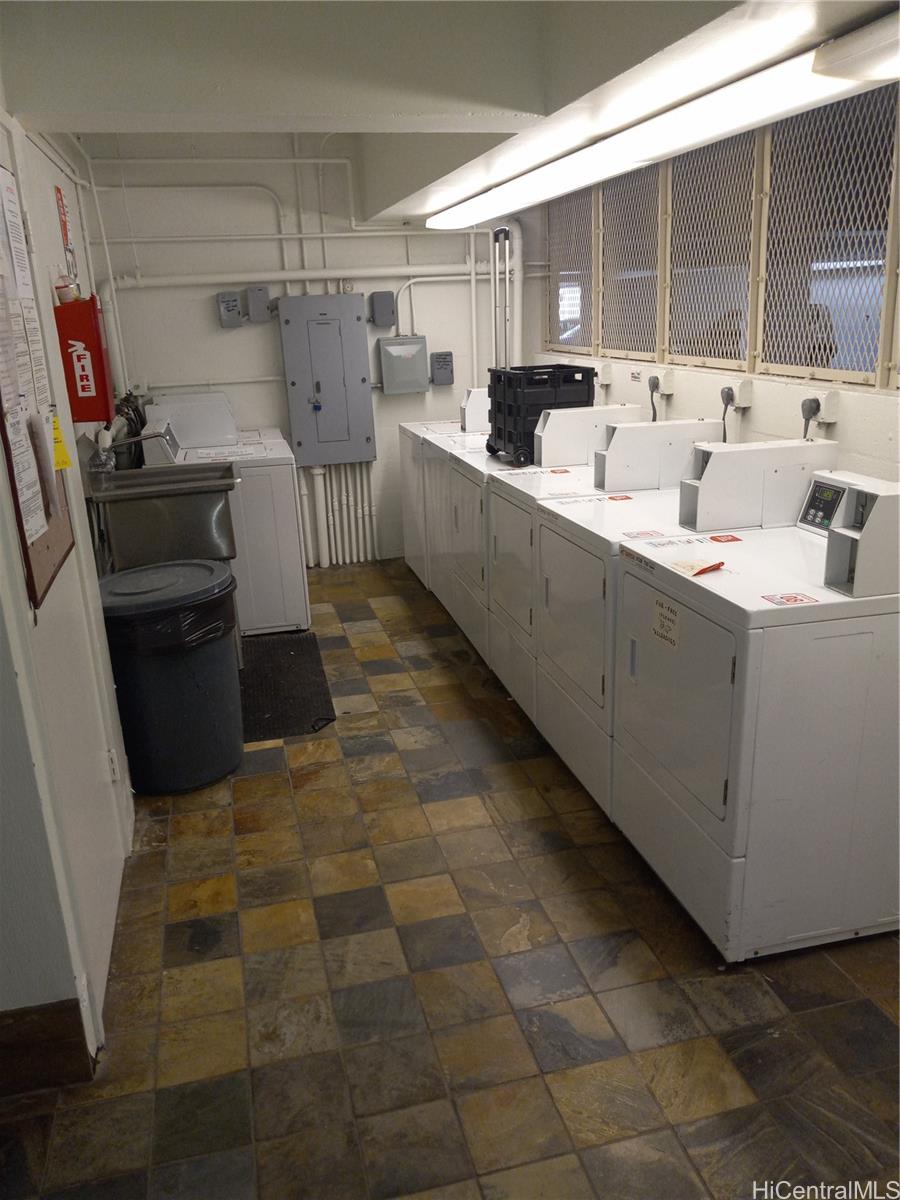 Westview Plaza condo # 401, Honolulu, Hawaii - photo 18 of 19