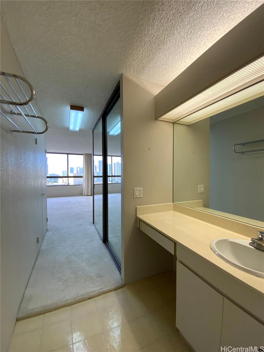 1517 Makiki St Honolulu - Rental - photo 15 of 22