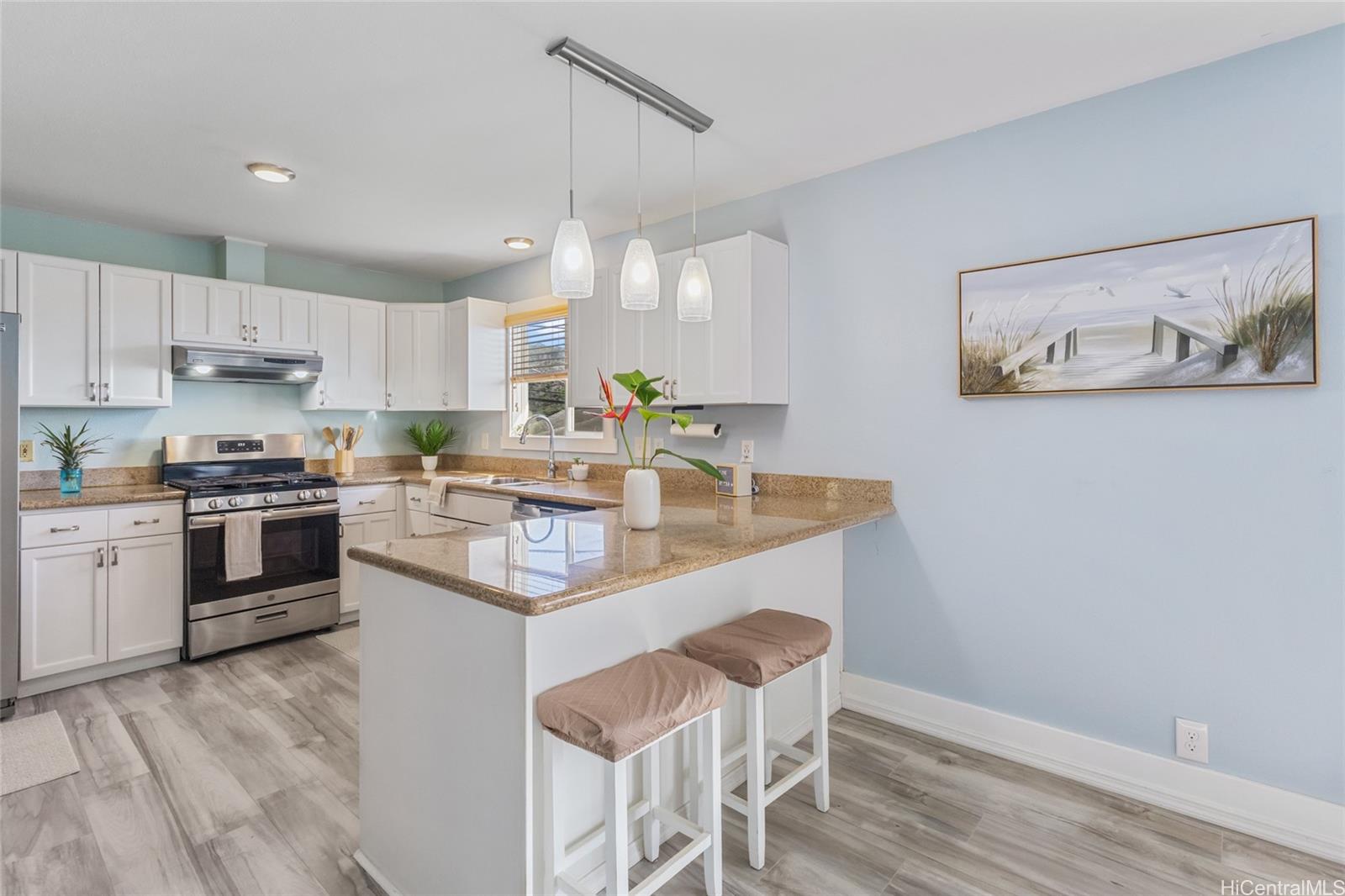 1518  Ala Lani Street Moanalua Valley, Honolulu home - photo 2 of 24