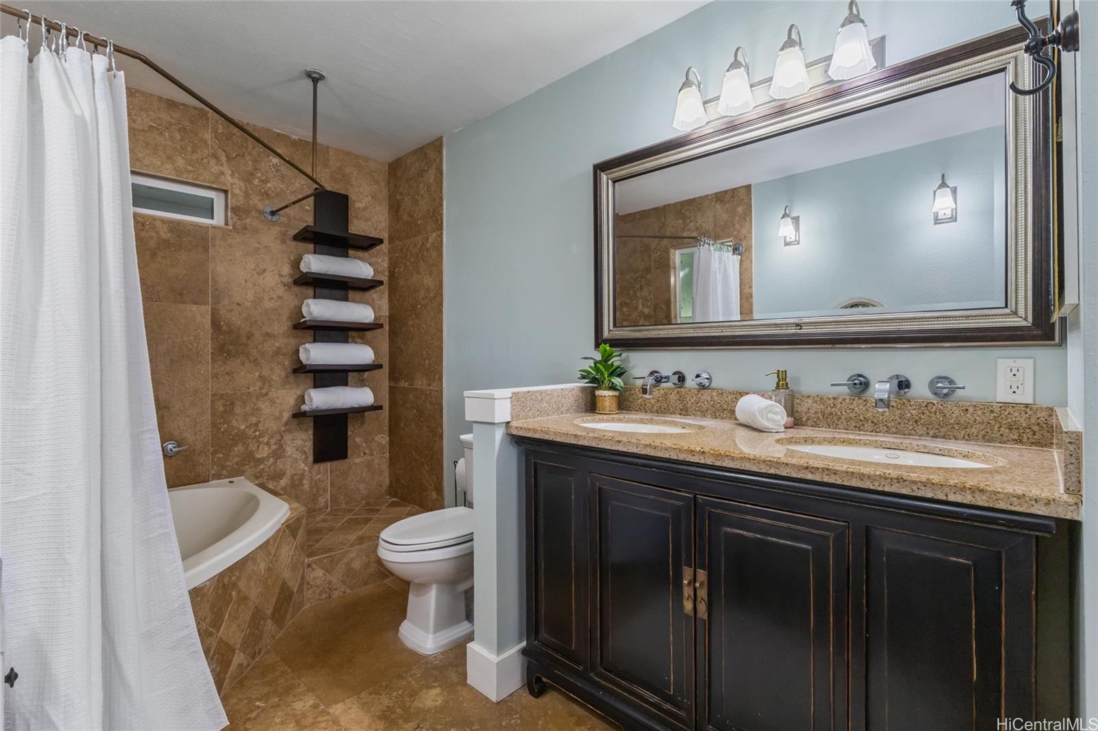 1518  Ala Lani Street Moanalua Valley, Honolulu home - photo 11 of 24