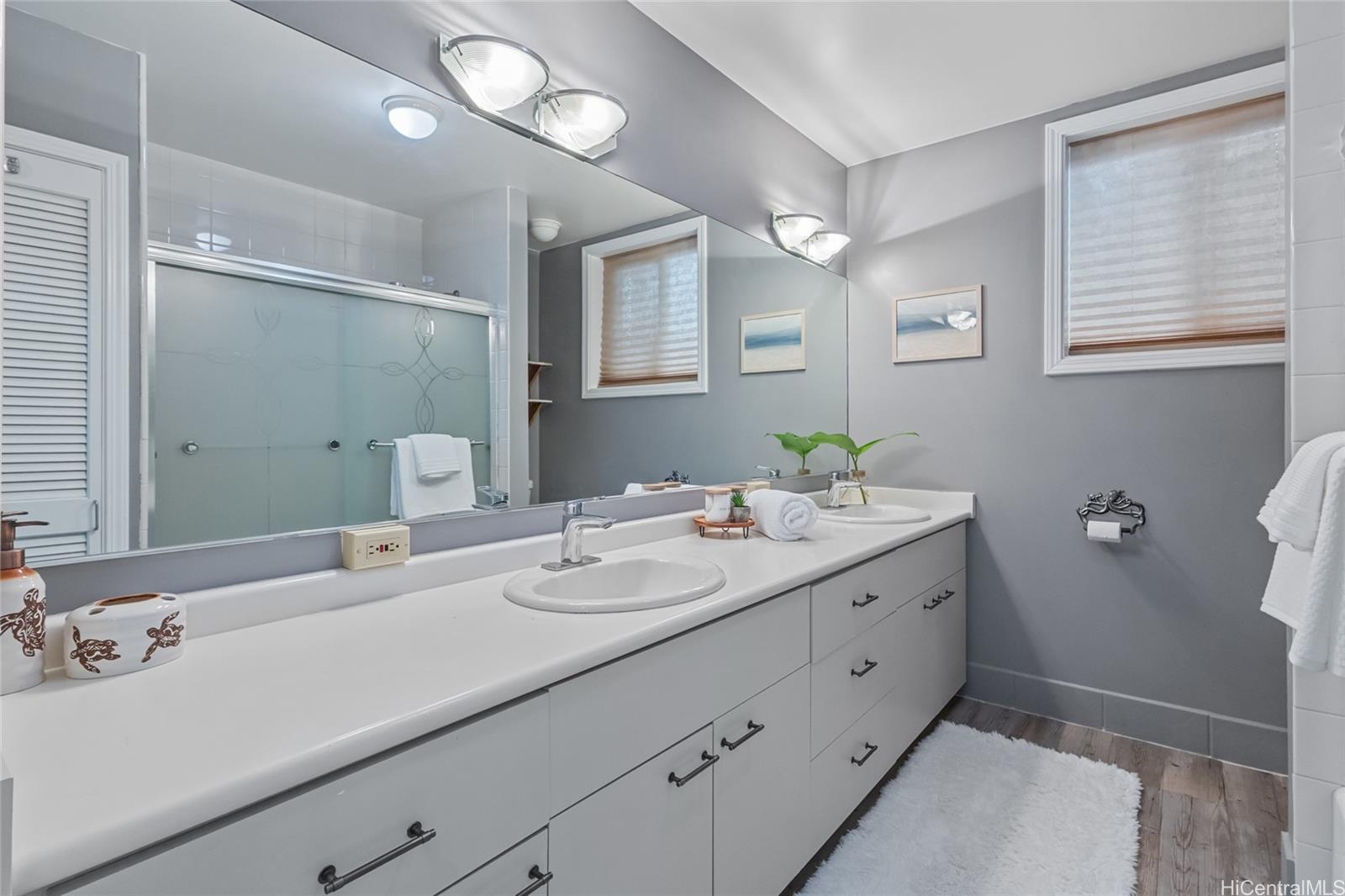 1518  Ala Lani Street Moanalua Valley, Honolulu home - photo 19 of 24