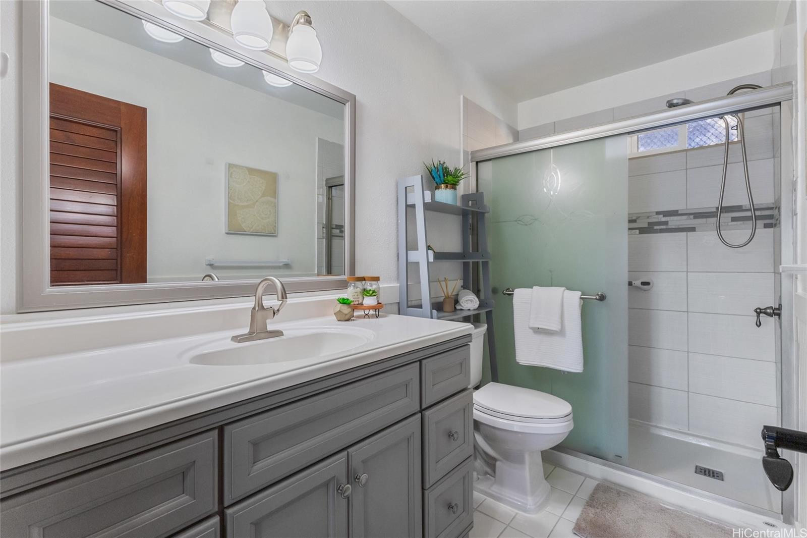 1518  Ala Lani Street Moanalua Valley, Honolulu home - photo 10 of 24