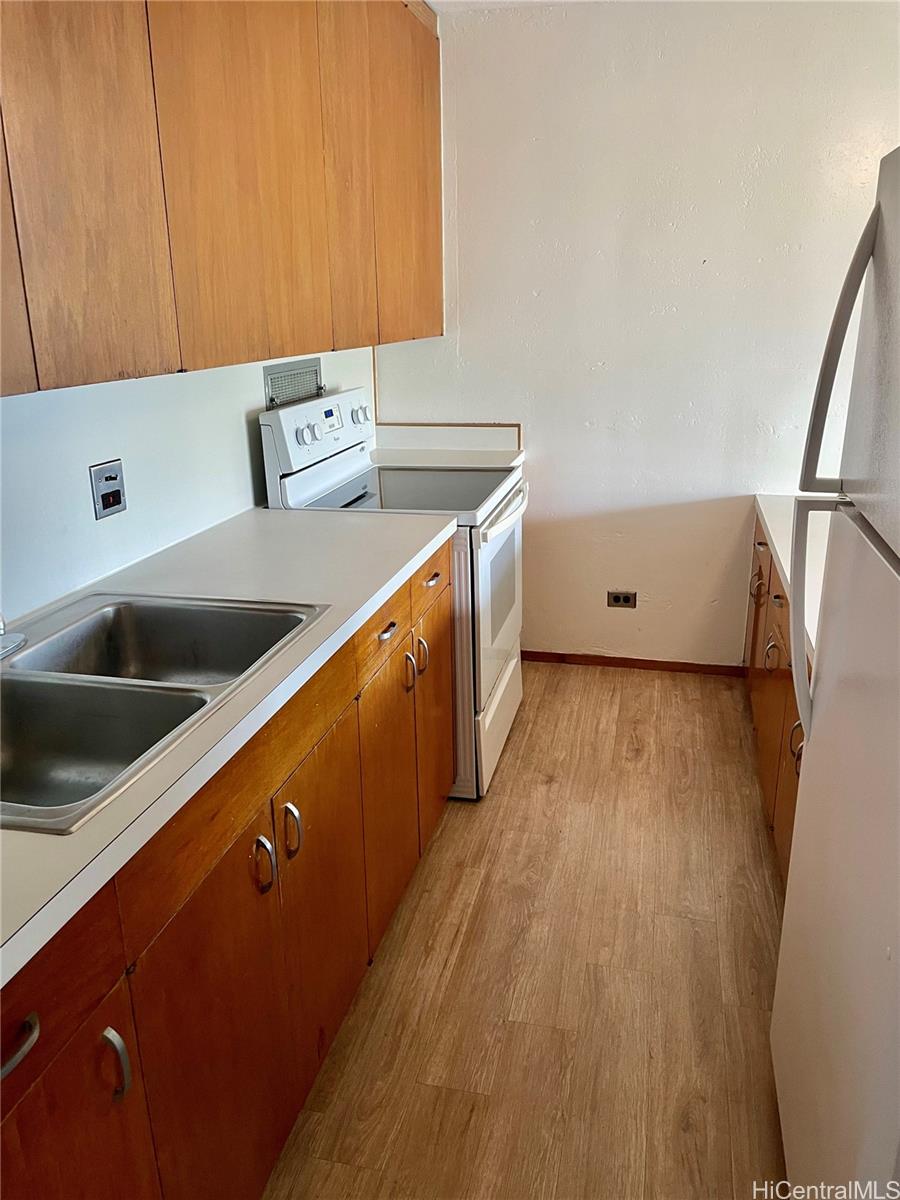 Queen Emma Gardens condo # 1040, Honolulu, Hawaii - photo 5 of 24