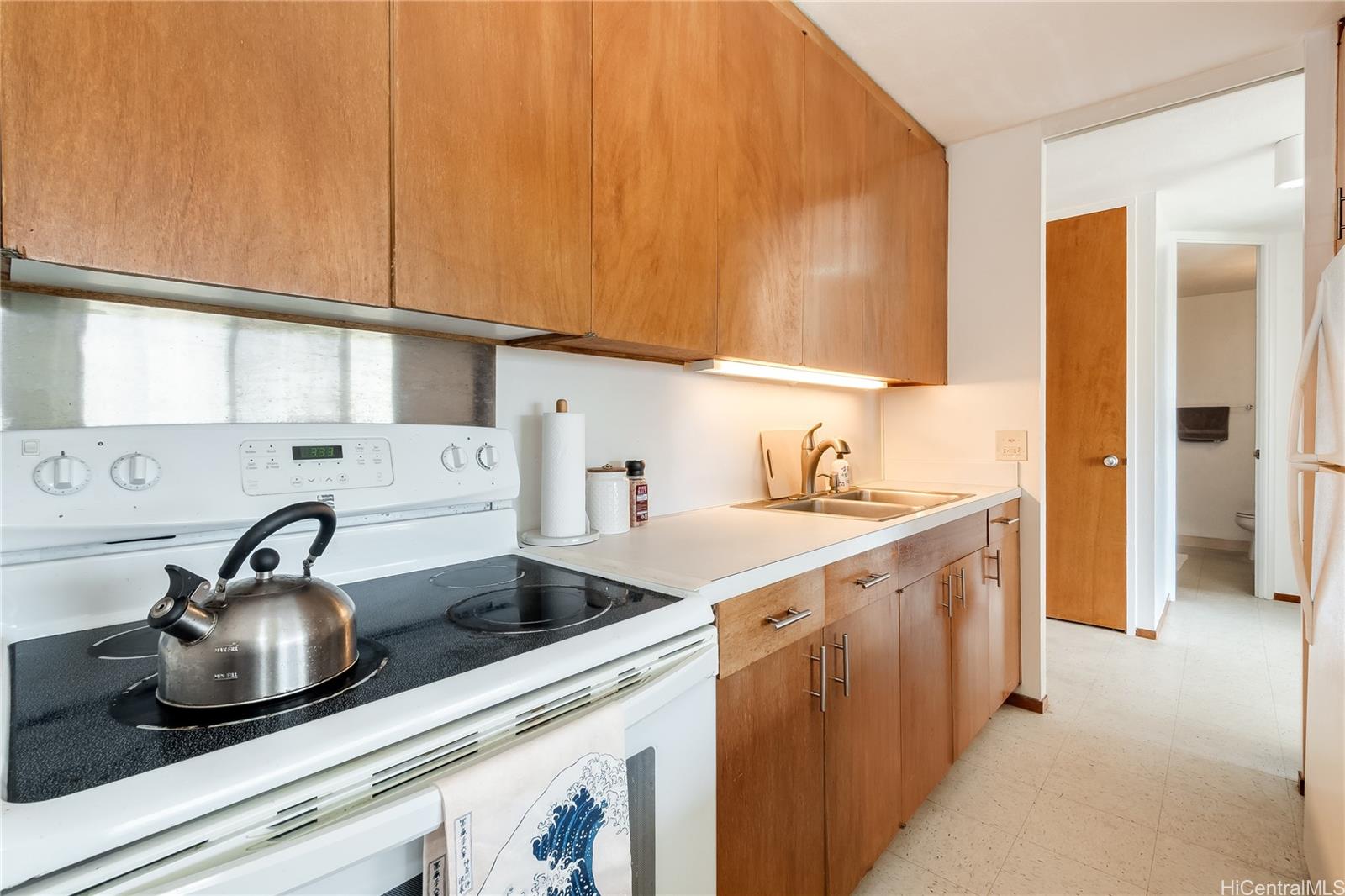 Queen Emma Gardens condo # 1045, Honolulu, Hawaii - photo 6 of 15