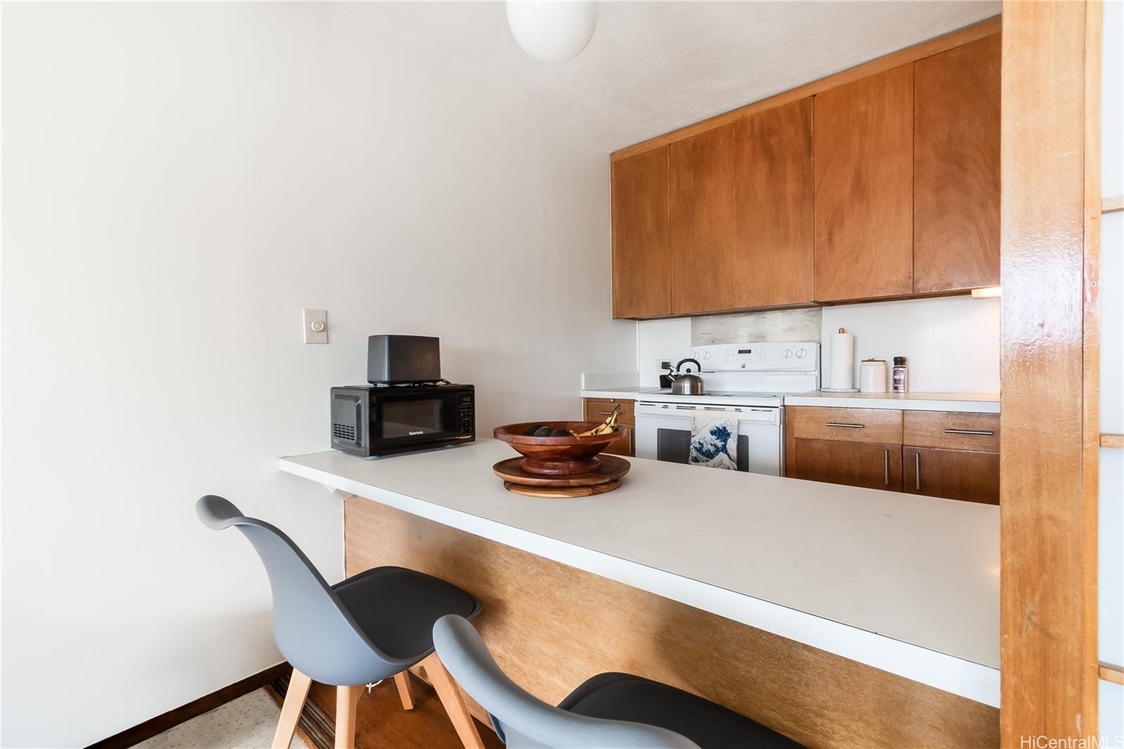 Queen Emma Gardens condo # 1045, Honolulu, Hawaii - photo 7 of 15