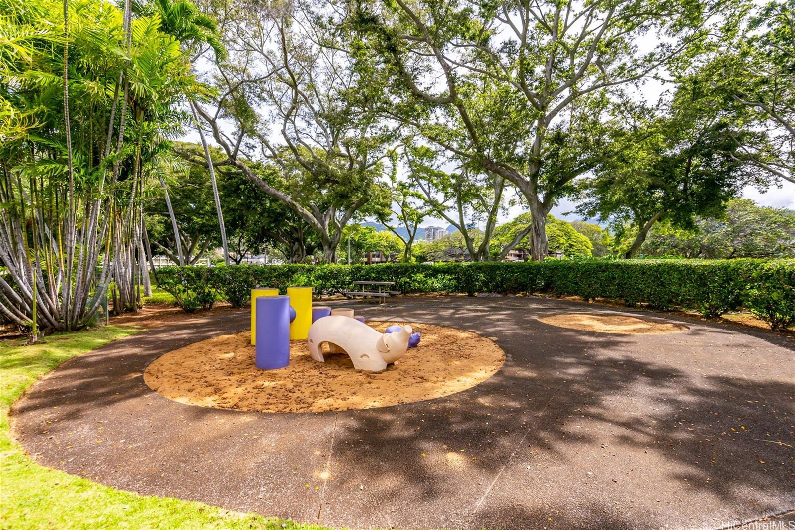 Queen Emma Gardens condo # 947, Honolulu, Hawaii - photo 22 of 25