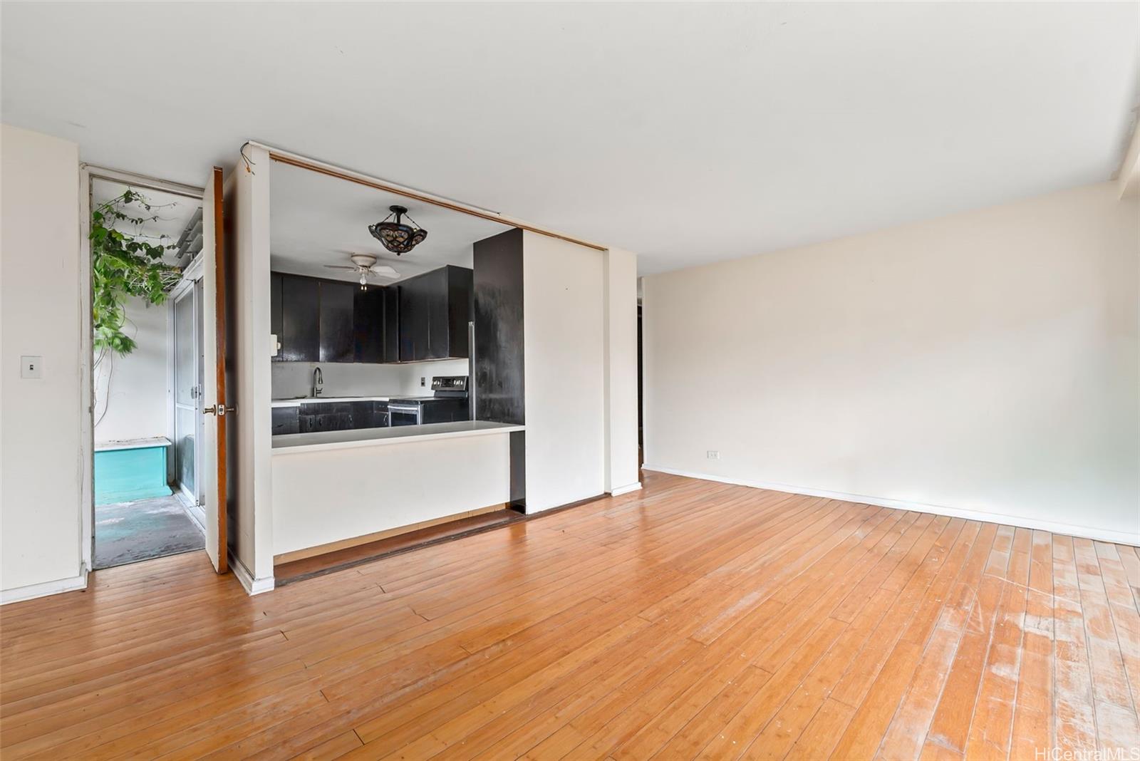 Queen Emma Gardens condo # 947, Honolulu, Hawaii - photo 4 of 25