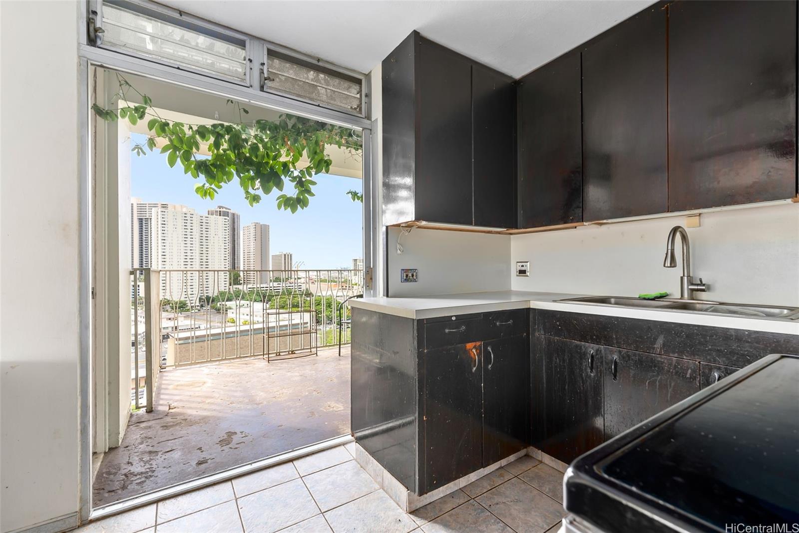 Queen Emma Gardens condo # 947, Honolulu, Hawaii - photo 6 of 25