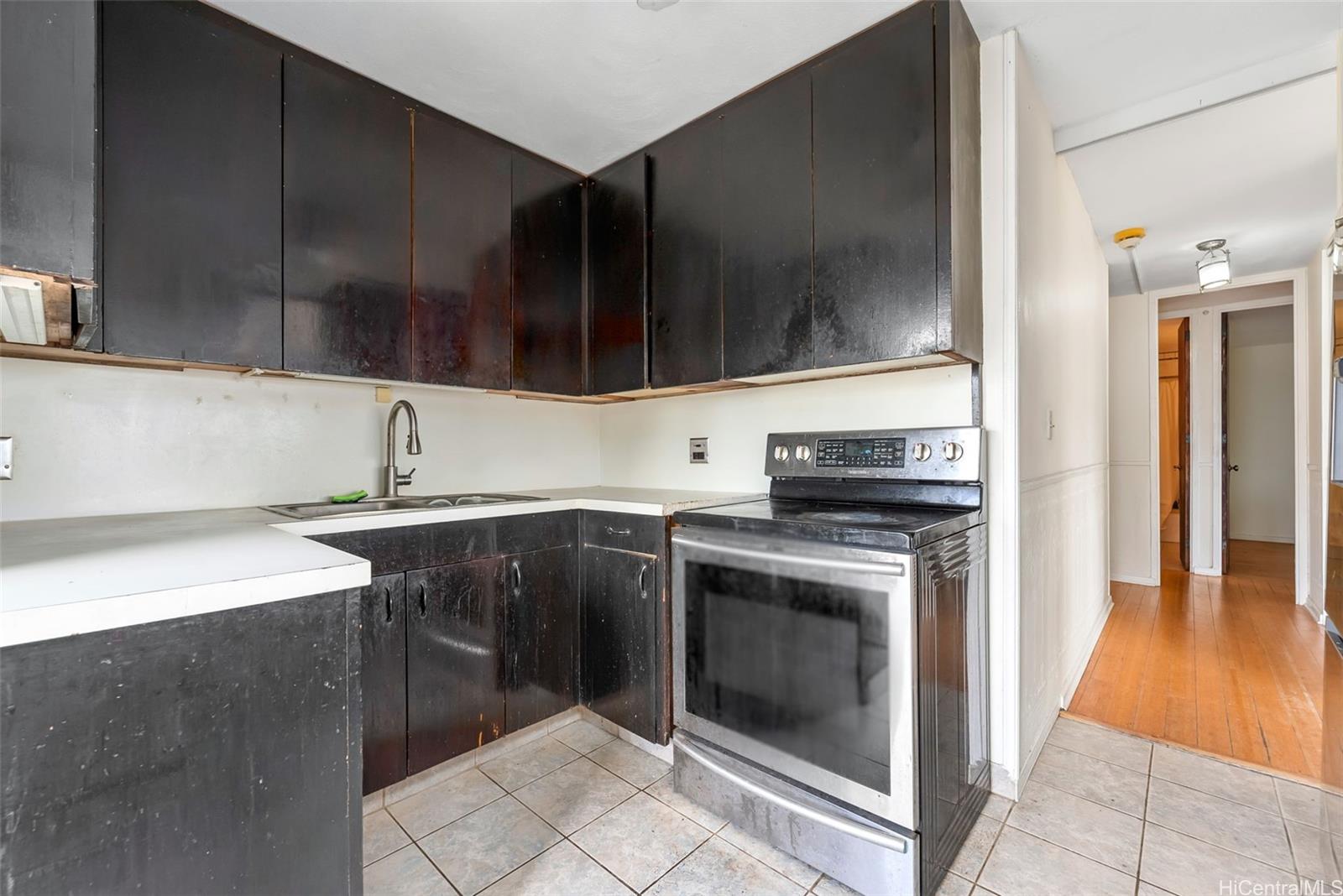 Queen Emma Gardens condo # 947, Honolulu, Hawaii - photo 7 of 25