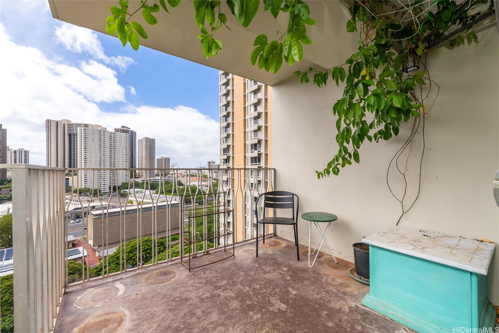 Queen Emma Gardens condo # 947, Honolulu, Hawaii - photo 8 of 25