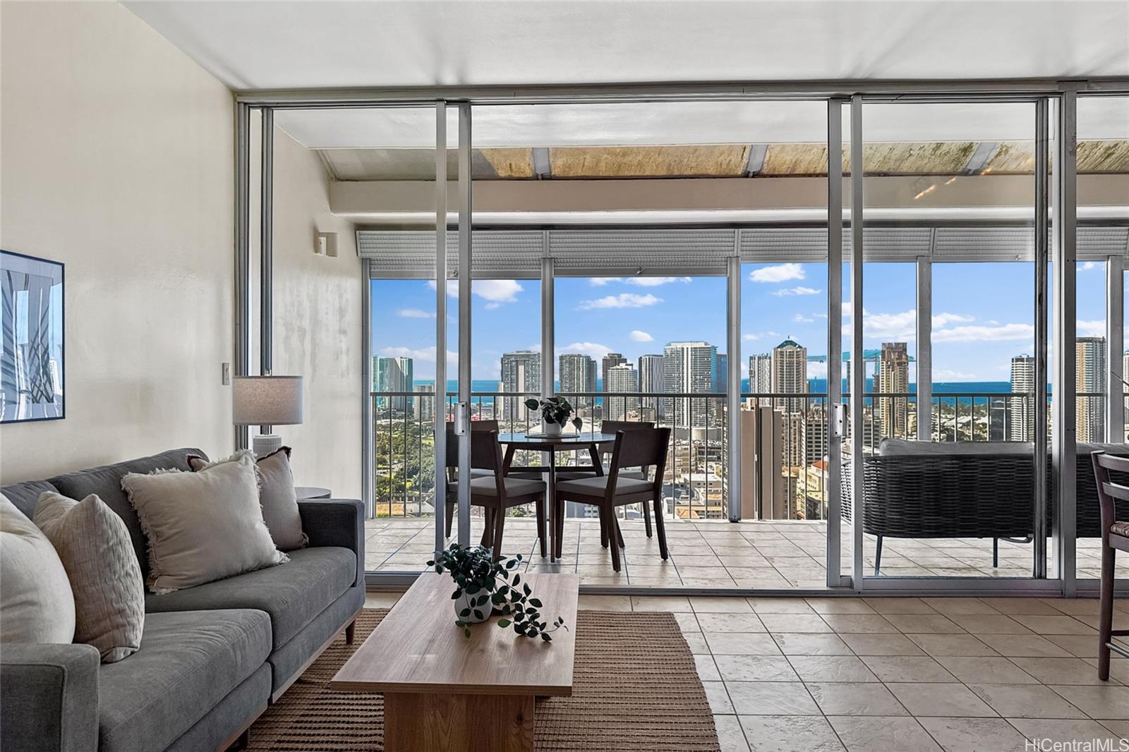 Kamaaina condo # 1402, Honolulu, Hawaii - photo 2 of 20