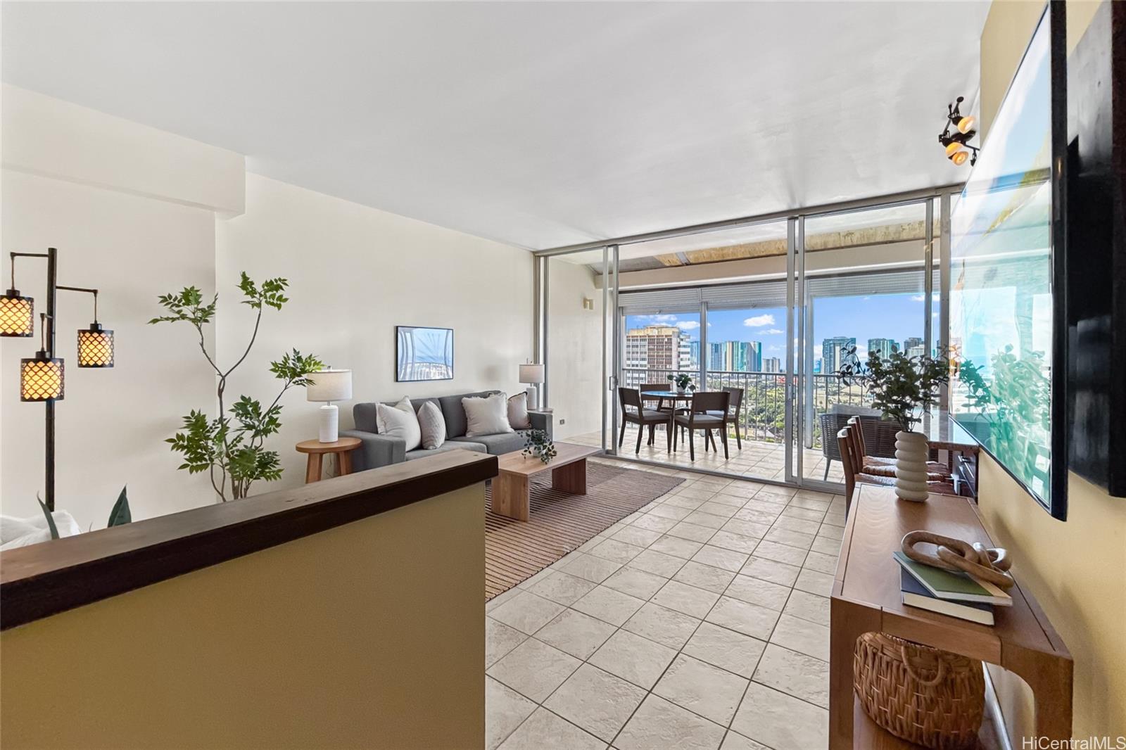 Kamaaina condo # 1402, Honolulu, Hawaii - photo 7 of 20