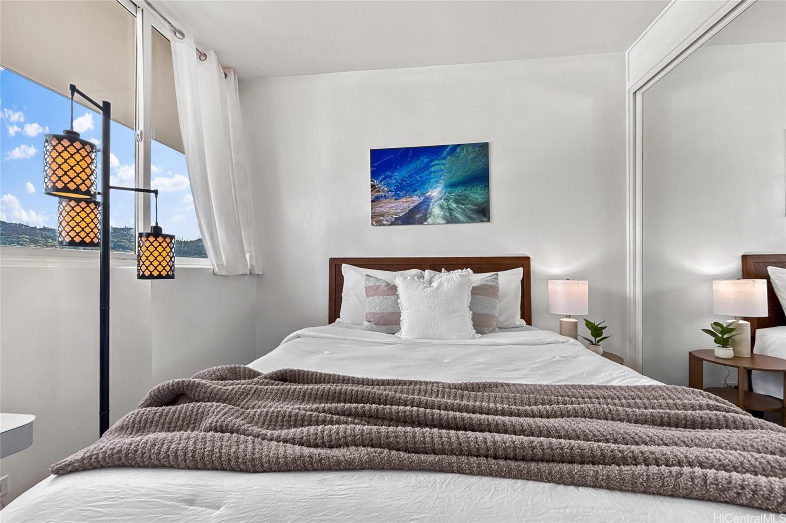 Kamaaina condo # 1402, Honolulu, Hawaii - photo 9 of 20