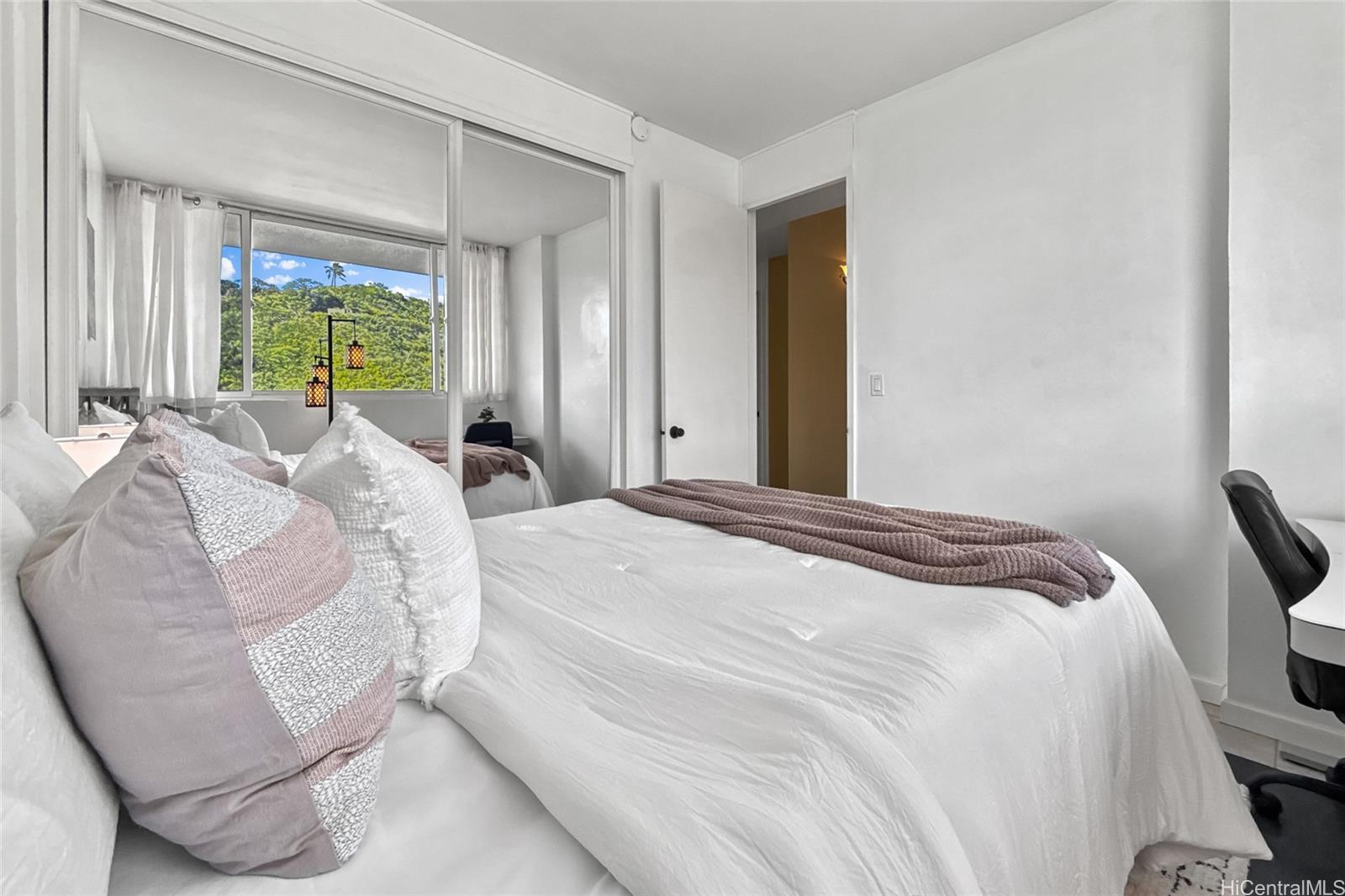 Kamaaina condo # 1402, Honolulu, Hawaii - photo 10 of 20