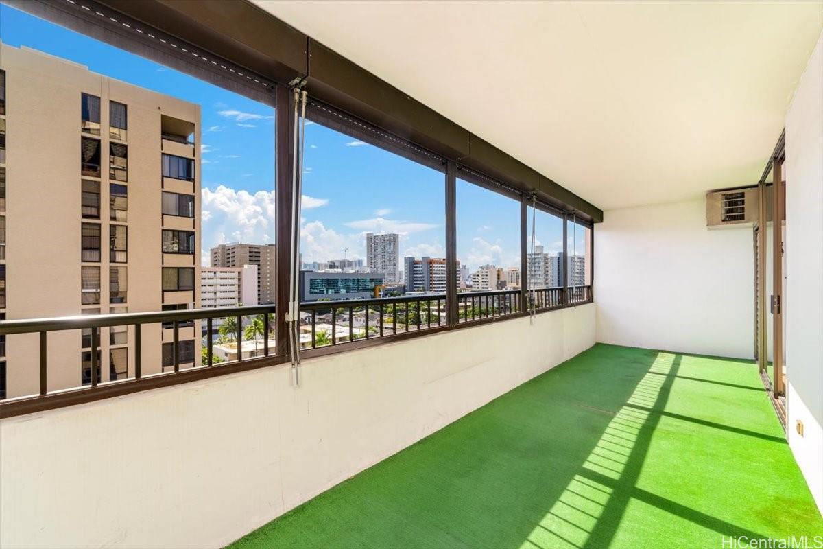 Punahou Chalet condo # 905, Honolulu, Hawaii - photo 2 of 22