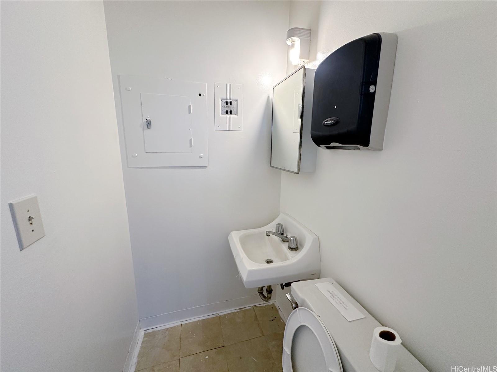 1521 Kalakaua Ave Honolulu - Rental - photo 11 of 12