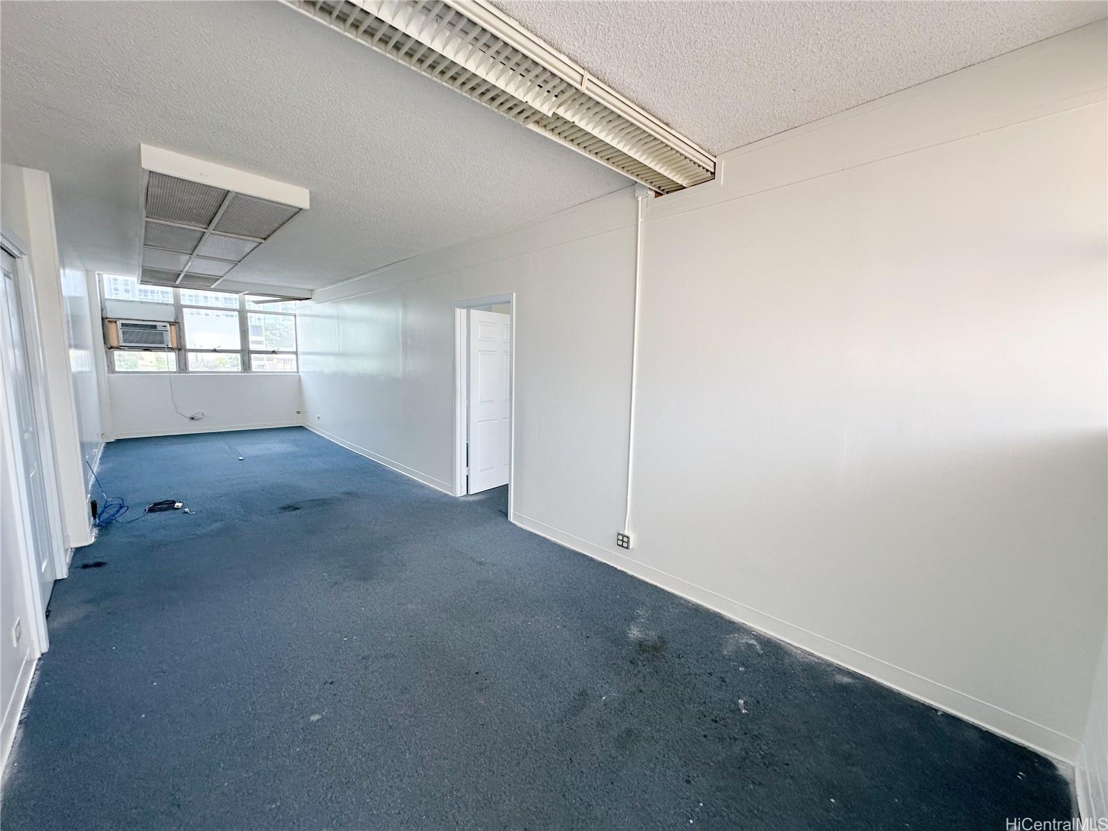 1521 Kalakaua Ave Honolulu - Rental - photo 6 of 12