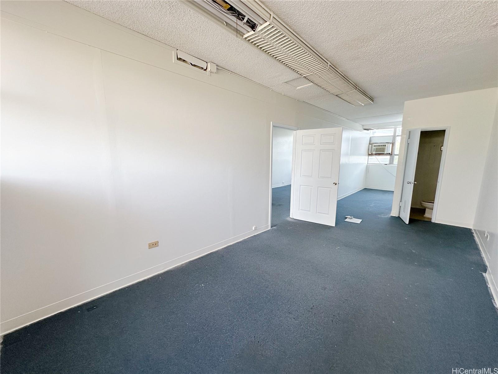 1521 Kalakaua Ave Honolulu - Rental - photo 8 of 12