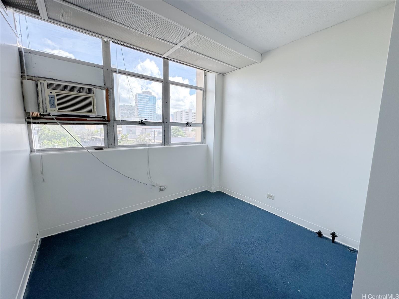 1521 Kalakaua Ave Honolulu - Rental - photo 9 of 12