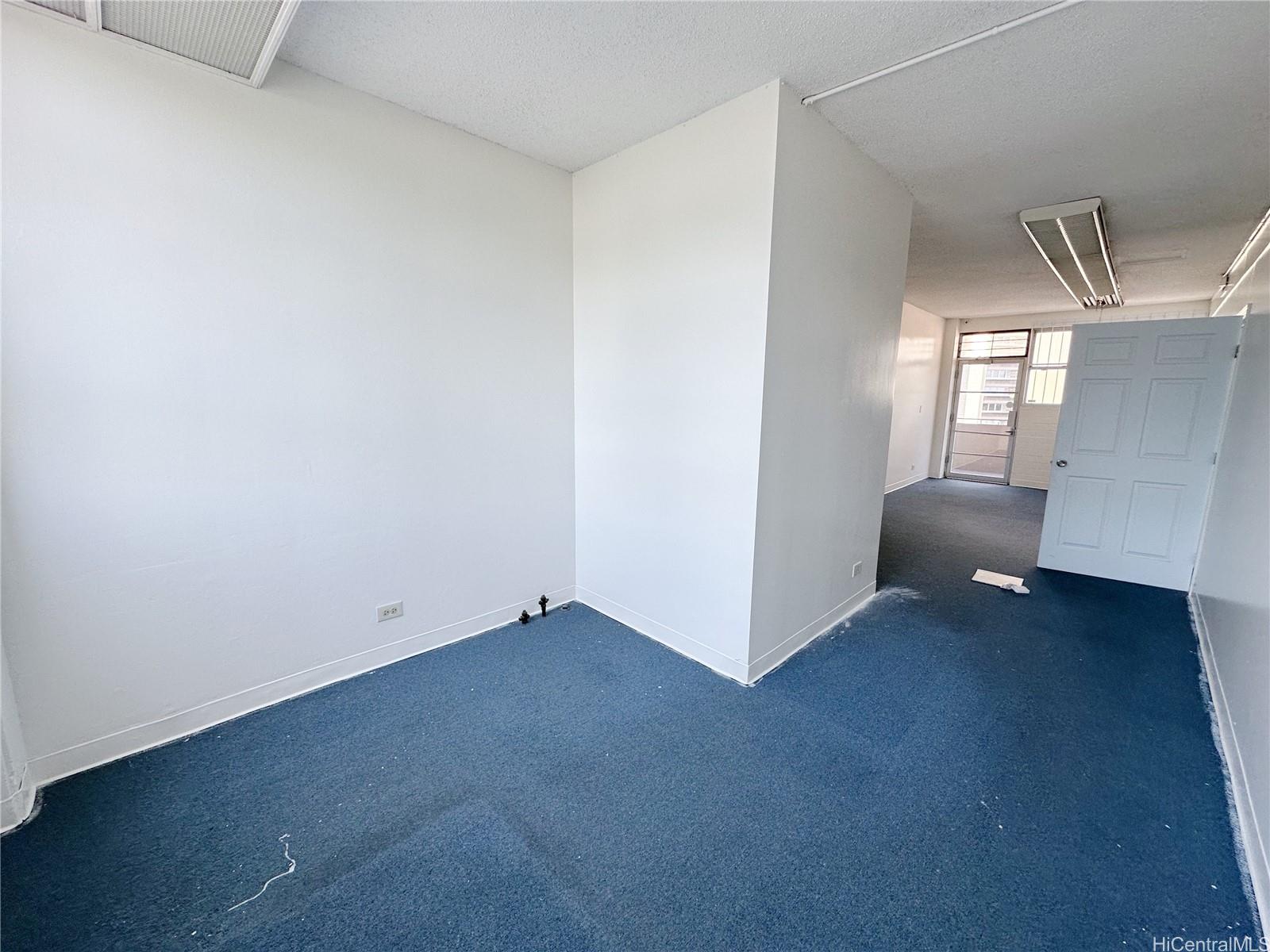 1521 Kalakaua Ave Honolulu - Rental - photo 10 of 12