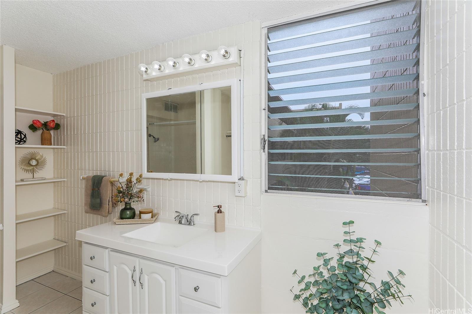 Pensacola Gardens condo # 210, Honolulu, Hawaii - photo 11 of 25