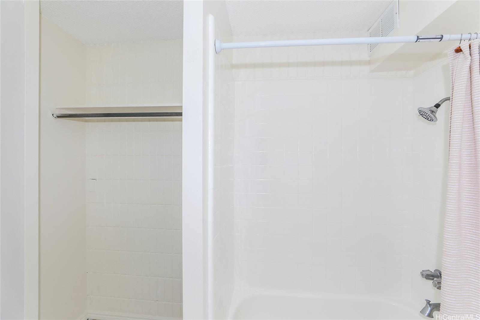 Pensacola Gardens condo # 210, Honolulu, Hawaii - photo 13 of 25