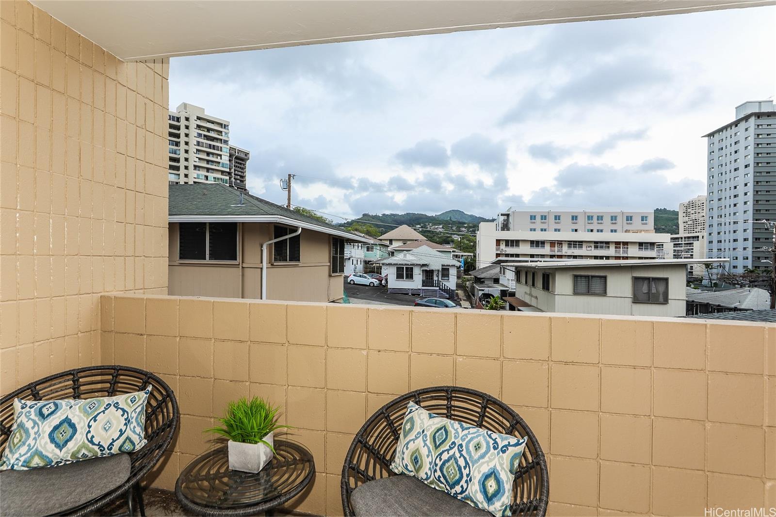 Pensacola Gardens condo # 210, Honolulu, Hawaii - photo 15 of 25