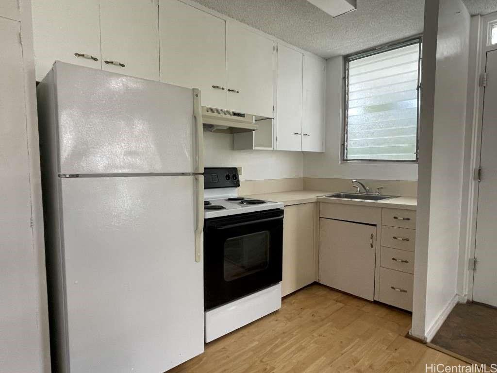 1525 Pensacola St Honolulu - Rental - photo 2 of 15