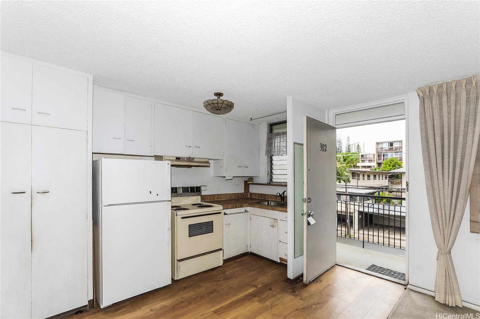 1525 Pensacola condo # 302, Honolulu, Hawaii - photo 13 of 24