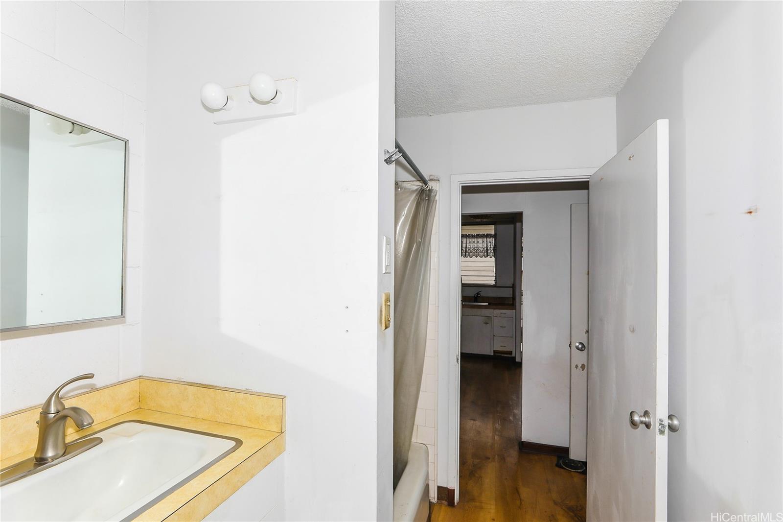 1525 Pensacola condo # 302, Honolulu, Hawaii - photo 20 of 24