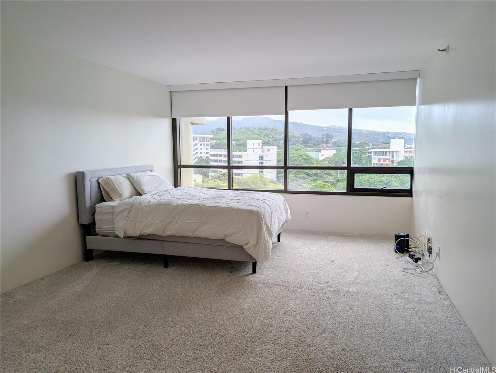 1525 Wilder Ave Honolulu - Rental - photo 6 of 13