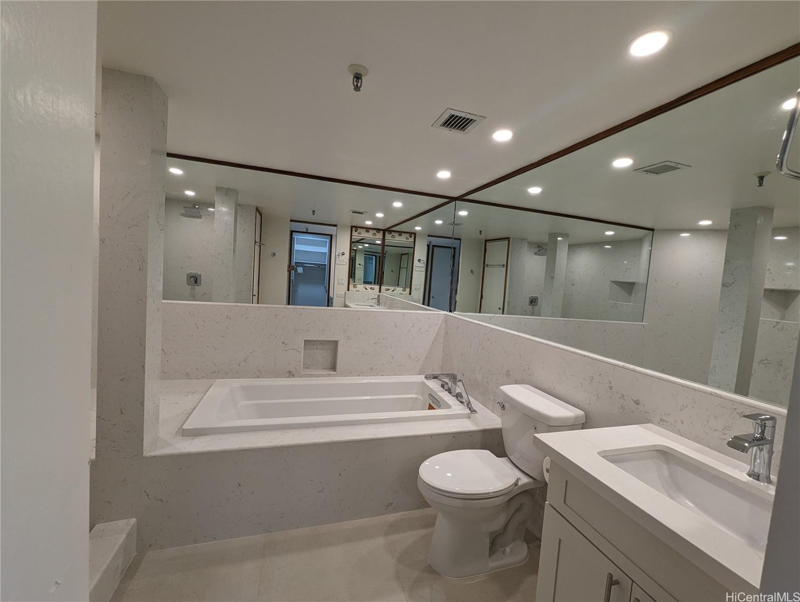 1525 Wilder Ave Honolulu - Rental - photo 9 of 13