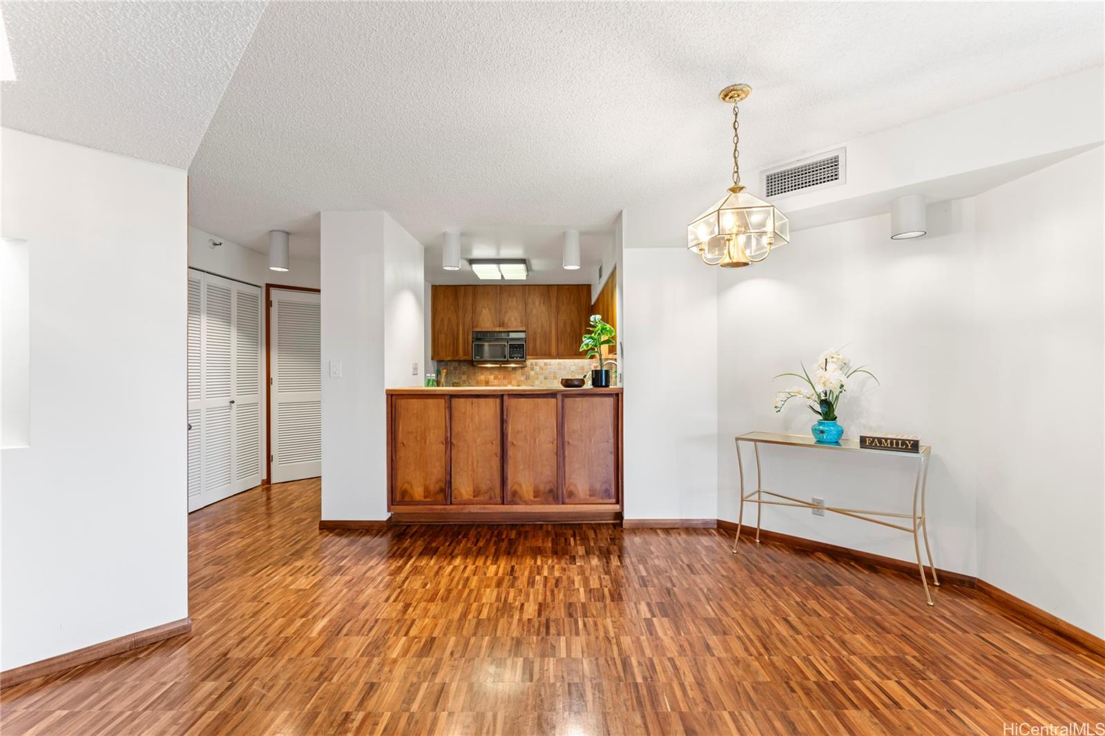 Punahou Cliffs condo # 401, Honolulu, Hawaii - photo 7 of 25