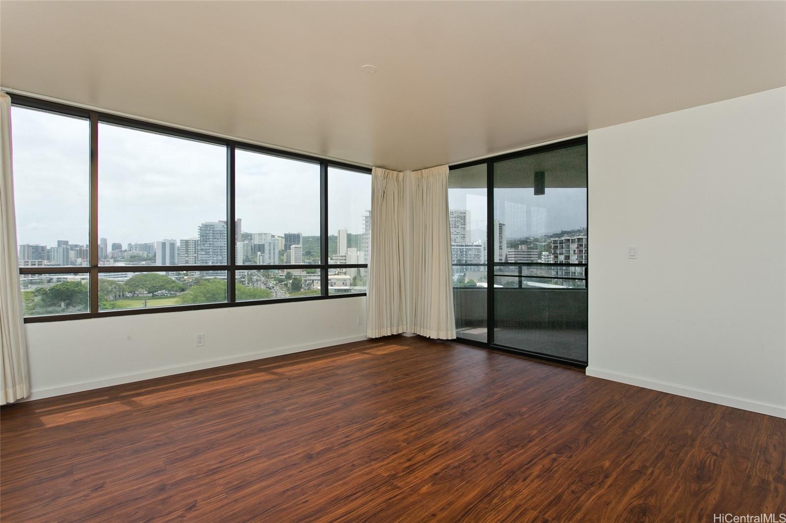 1525 Wilder Ave Honolulu - Rental - photo 12 of 19