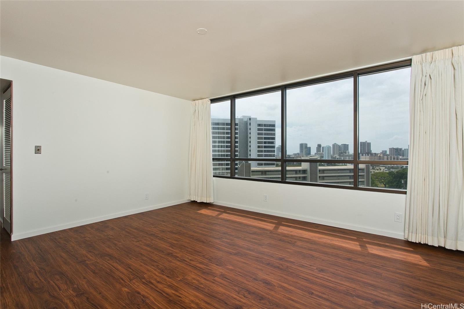 1525 Wilder Ave Honolulu - Rental - photo 13 of 19