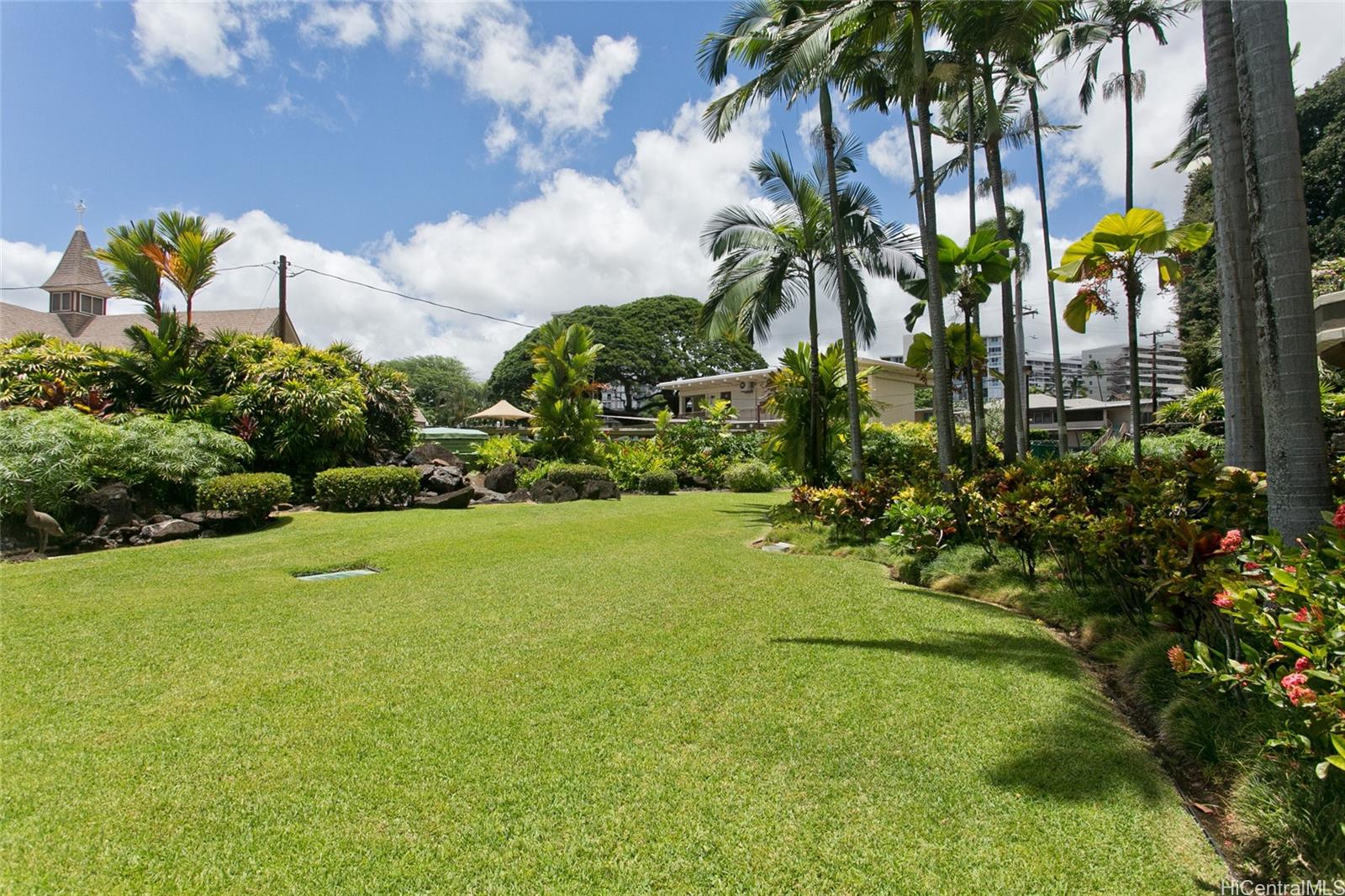 1525 Wilder Ave Honolulu - Rental - photo 17 of 18