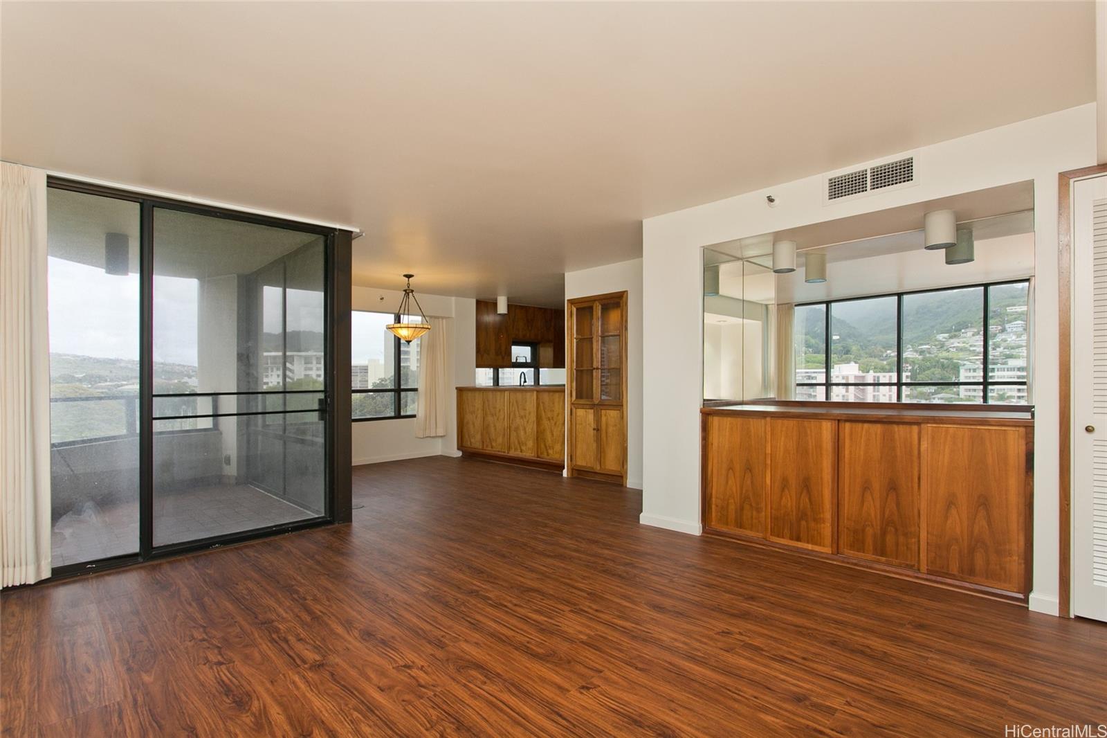 1525 Wilder Ave Honolulu - Rental - photo 5 of 18