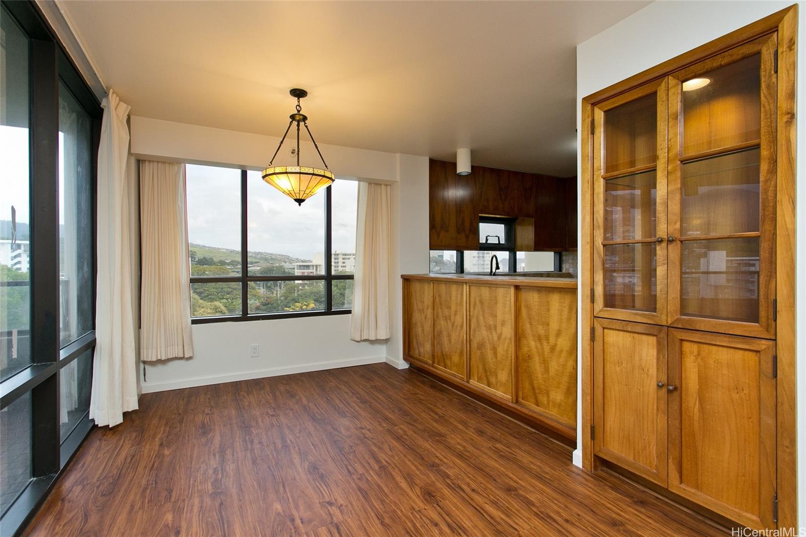 1525 Wilder Ave Honolulu - Rental - photo 8 of 18