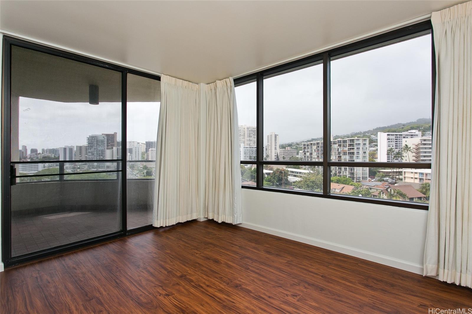 1525 Wilder Ave Honolulu - Rental - photo 10 of 18