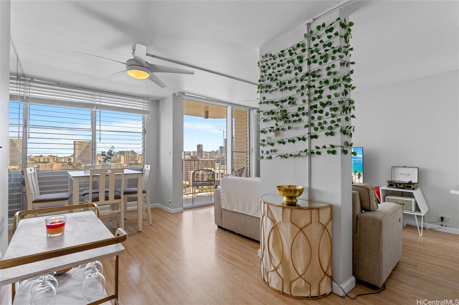 Village Maluhia condo # 1002, Honolulu, Hawaii - photo 2 of 25