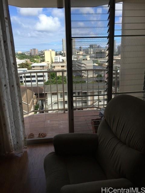 1535 Pensacola St Honolulu - Rental - photo 2 of 11