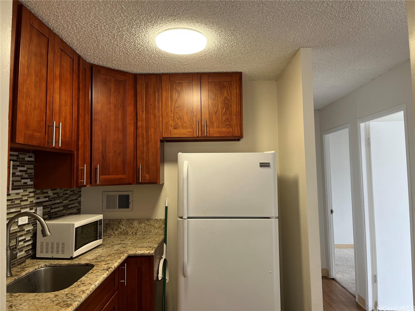 1535 Pensacola St Honolulu - Rental - photo 3 of 19