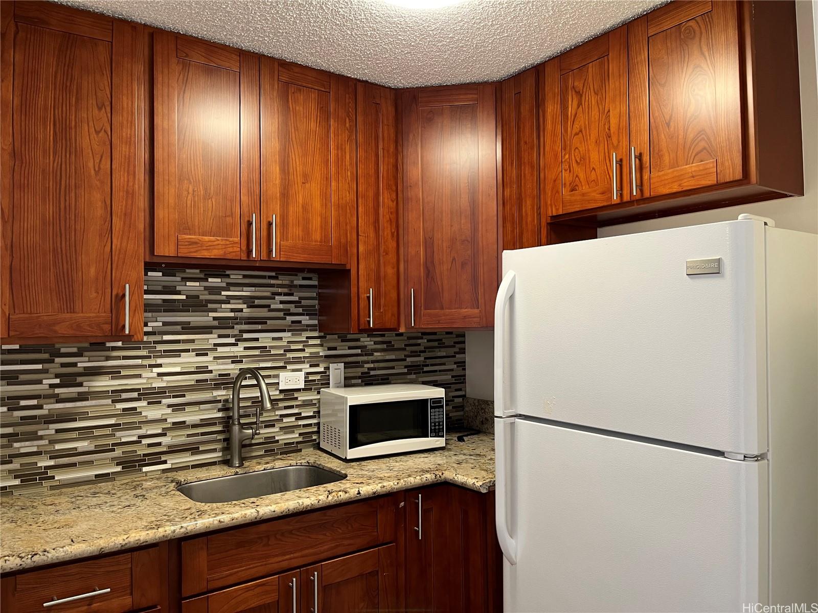 1535 Pensacola St Honolulu - Rental - photo 4 of 19