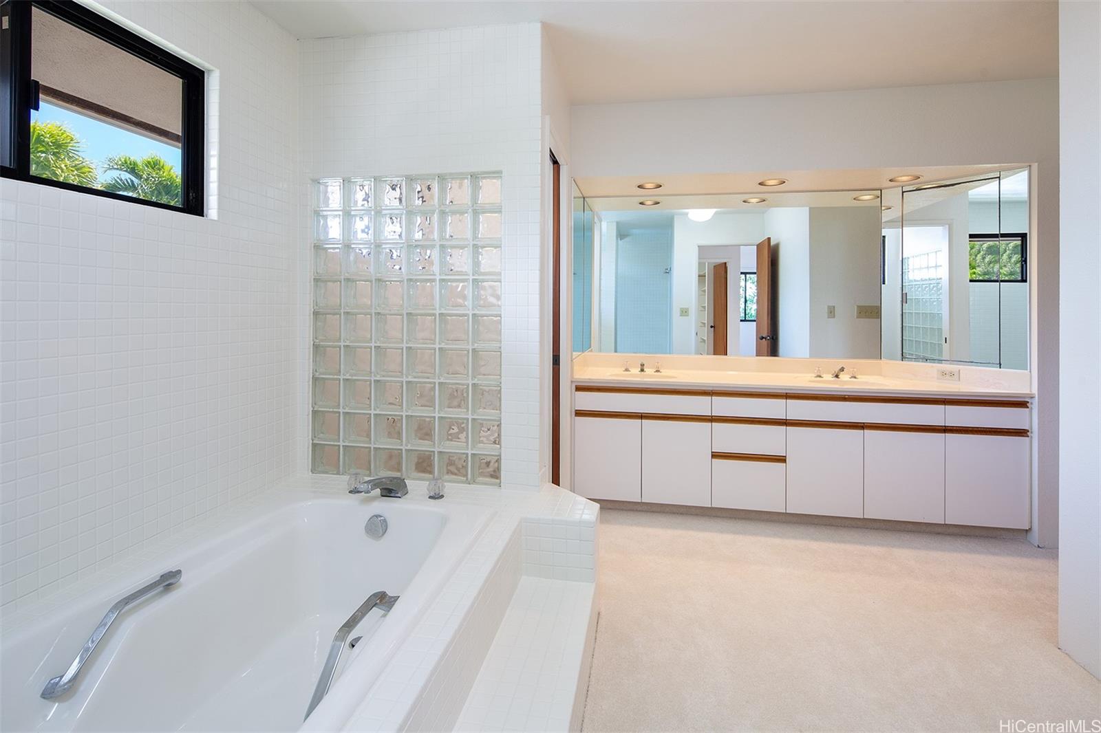 154 Maono Place Honolulu - Rental - photo 13 of 25