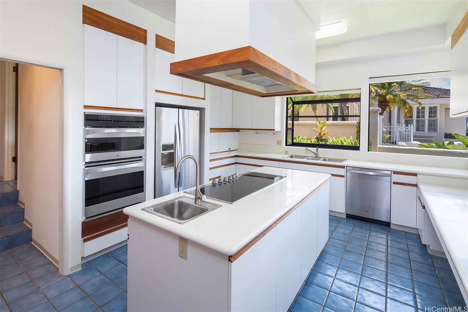 154 Maono Place Honolulu - Rental - photo 6 of 25