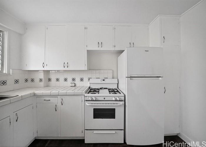 Carlton Place condo # B1, Honolulu, Hawaii - photo 18 of 24