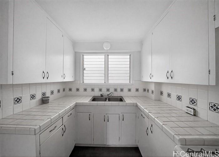 Carlton Place condo # B1, Honolulu, Hawaii - photo 19 of 24